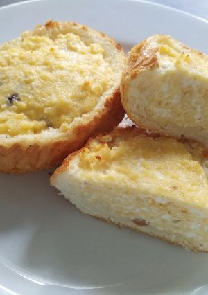 Túróval töltött sült zsemle recept fotója