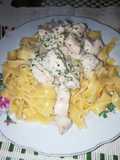 Nido de Fetuccini a la crema y Pollo