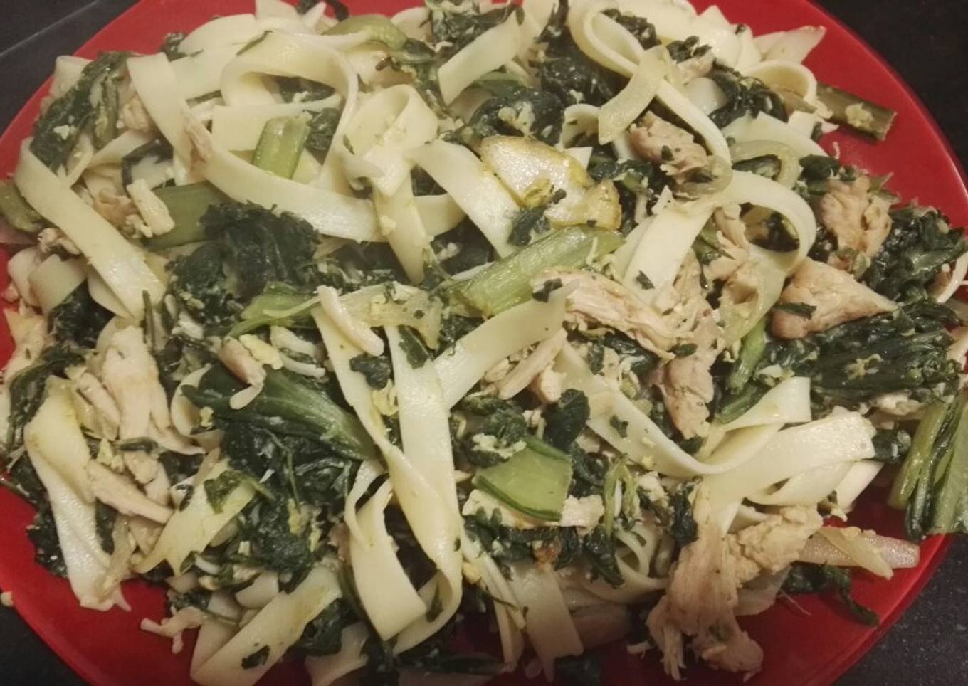 Cintas/tallarines con acelgas y pollo