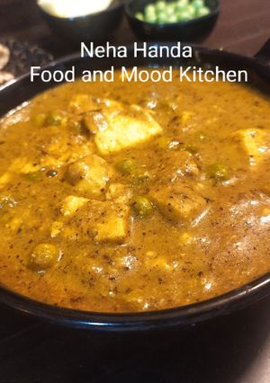 A picture of Matar Paneer.