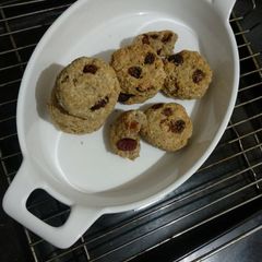 A picture of Oats cranberry cookies.