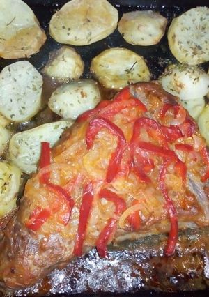 Una foto de Colita de cuadril al horno con papas
