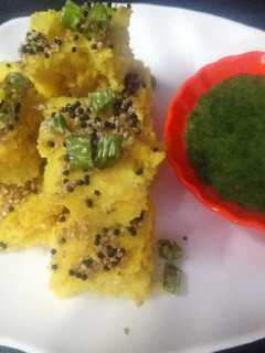 इन्स्टैंट खमण (ढोकला) (Instant khaman (Dhokla) recipe in hindi) रेसिपी मुख्य फोटो