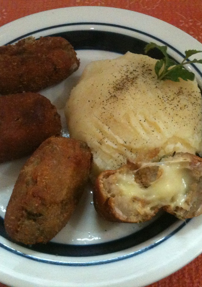 Una foto de Croquetas de pescado y habichuelas rellenas con queso