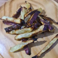 A picture of Air fried Cinnamon sugar sweet potato chips.