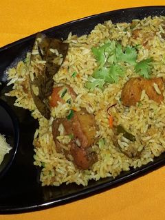 चिकण बिर्याणी (chicken biryani recipe in marathi) रेसिपी चे मुख्य फोटो 