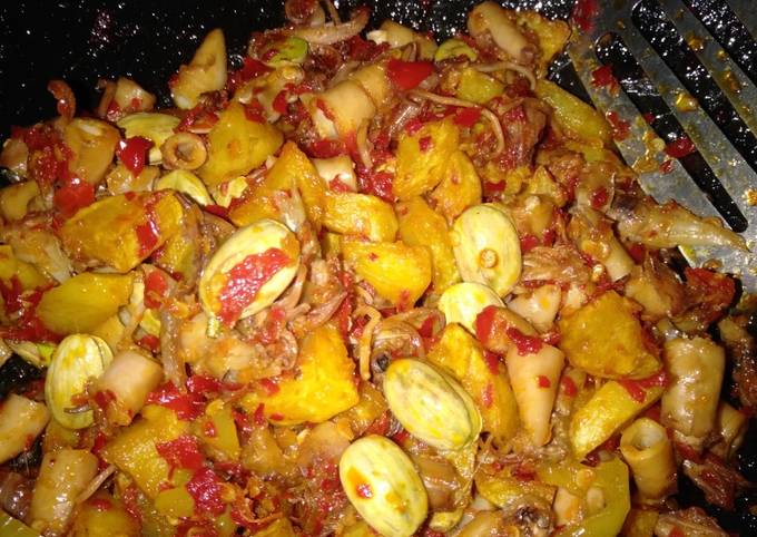 Sambalado Sotong Kering + Kentang dan Petai