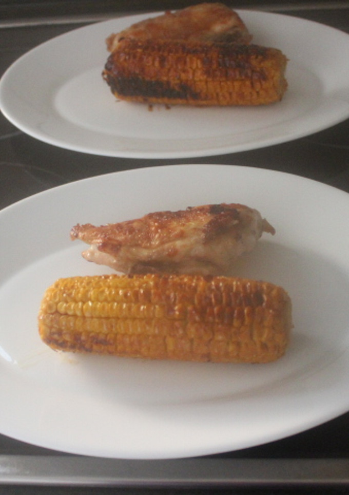 Una foto de Pechuga de pollo con maíz