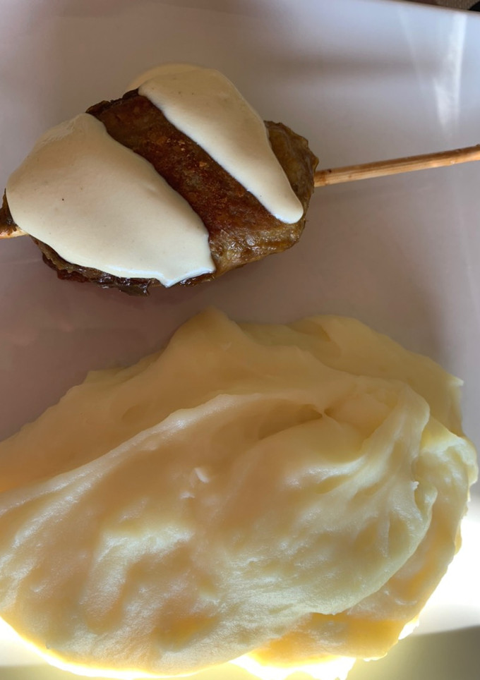 Una foto de Pincho diferente con puré de patata