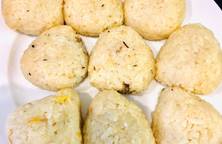 Onigiri với cơm gạo Bắc Hà và chà bông