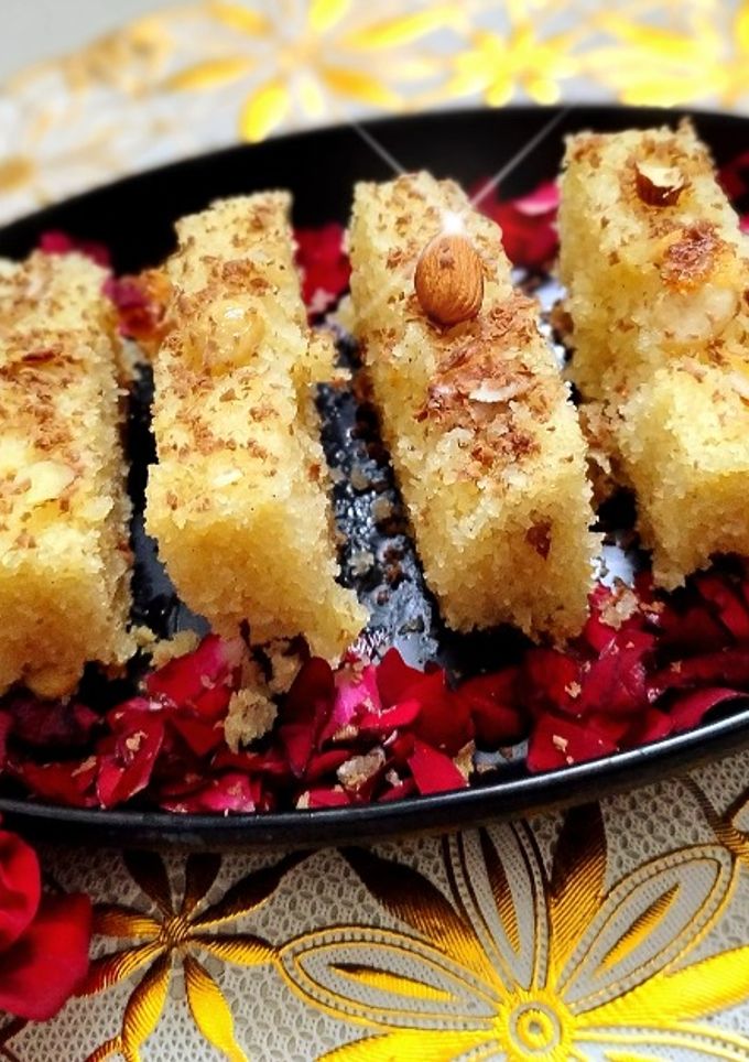 रवा मावा केक (Rava Mawa Cake Recipe In Marathi) रेसिपी चे मुख्य फोटो 