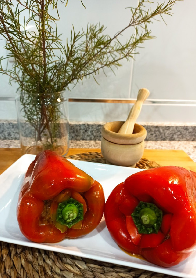 Una foto de Pimientos rellenos de carne 🌶️🍖