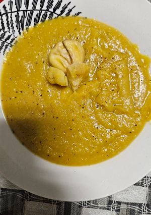 Una foto de Crema de calabaza y castañas