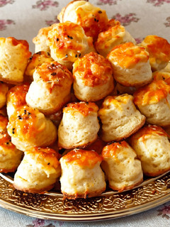 Sajtos, túrós minipogácsa recept fotója