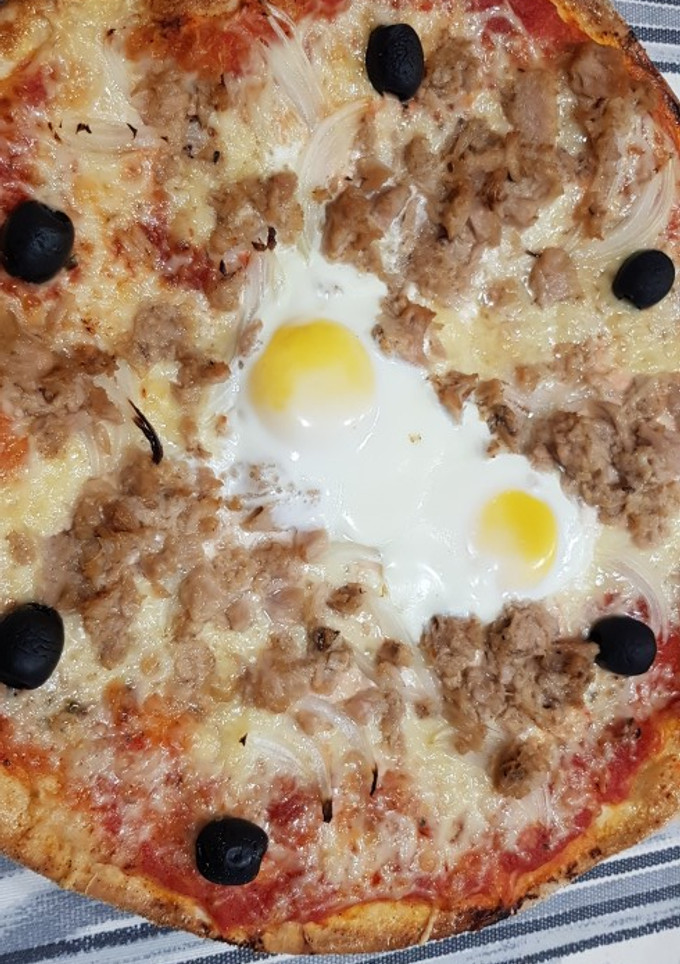 Una foto de Pizza casera de atún