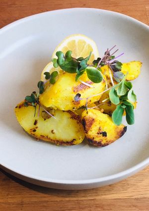 A picture of Potatoes with lemon, herbs and sprouts 🌿.