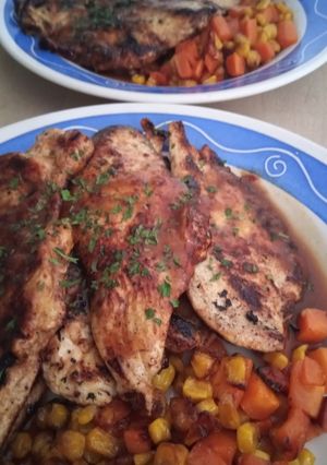 Una foto de Filetitos de Pollo a la Plancha en Salsa Barbacoa Coreana y Naranja con Verduritas al Wok