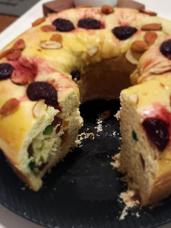 Una foto de Torta tipo rosca de Pascuas