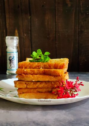A picture of French toast.