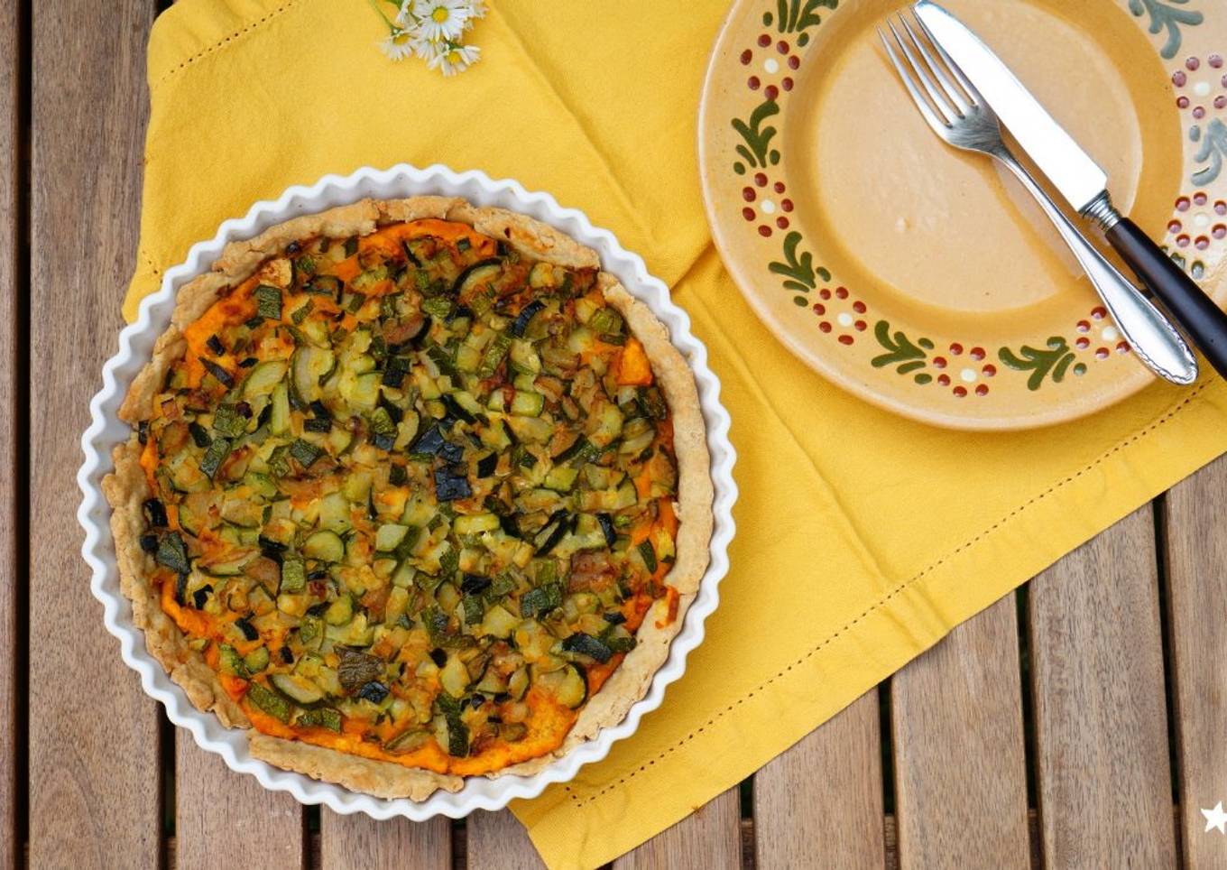 Quiche aux courgettes et à la crème de lentilles corail (vegan, estival)
