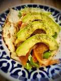Piadina de aguacate y salmón