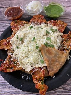 સુરત સ્પેશિયલ સનફલાવર પરાઠા (Surat Special Sunflower Paratha Recipe In Gujarati) રેસીપી મુખ્ય ફોટો