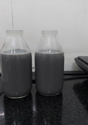 Hình của món Sữa hạt lanh mè đen bằng máy xay sinh tố.