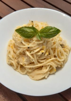Csirkés-cukkinis spagetti zöldfűszerekkel bolondítva recept fotója