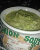 Sopa vegana de arvejas y puerro