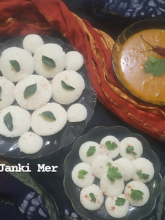 ઈડલી (Idli Recipe In Gujarati) રેસીપી મુખ્ય ફોટો
