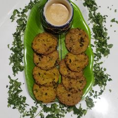 A picture of Methi leaves crispy puri.