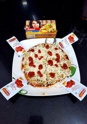 વેજીટેબલ પિઝા(Vegetable Pizza Recipe in Gujarati) રેસીપી મુખ્ય ફોટો