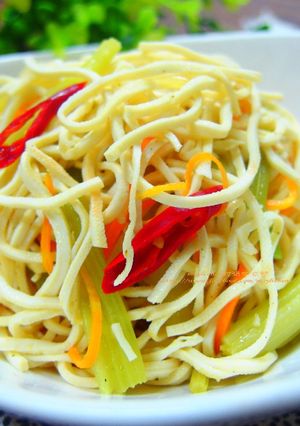 涼拌豆干絲 的食譜成品照片