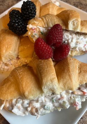 Foto resep Chicken Salad Croissant 🥐/Croissant Salad Ayam