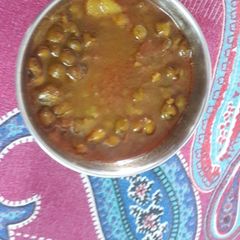 A picture of Green chole aloo.