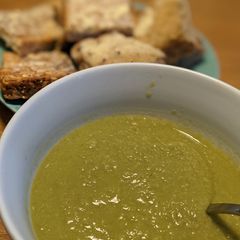 Pea, bacon and chilli soup A picture of Pea, bacon and chilli soup.