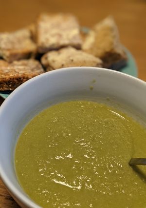 A picture of Pea, bacon and chilli soup.