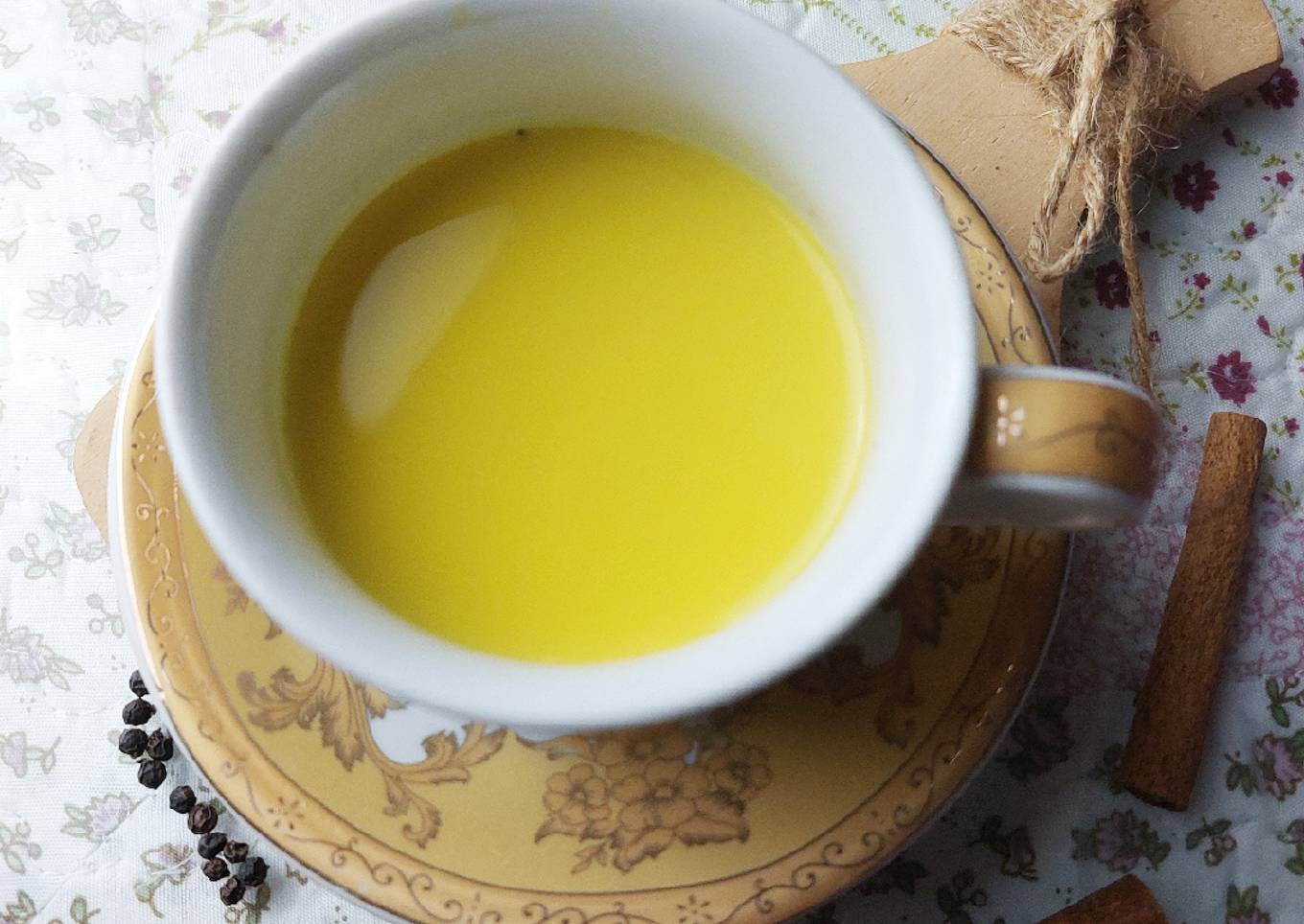 Golden Milk (Tumeric Latte)