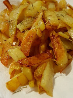 Una foto de Papas fritas al horno con romero y jengibre