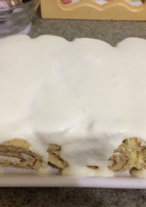 Una foto de Torta sencilla con piononos relleno