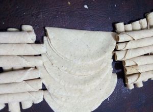 Una foto de Tacos de pobre doblados y flautas de lo que quedó para asar o freír