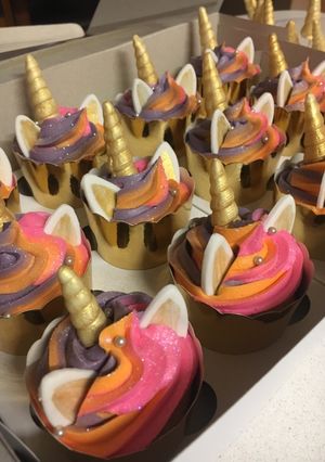 A picture of Vanilla cupcakes 🦄.