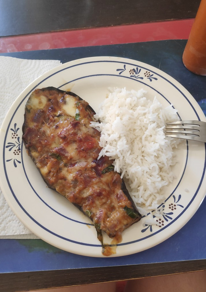 Una foto de Berenjena rellena vegetariana