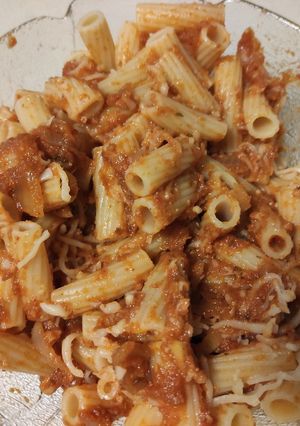 Una foto de Tortiglioni con salsa de verduras
