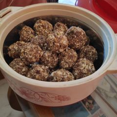 Khajur nuts laddoo A picture of Khajur nuts laddoo.