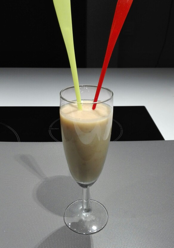 Una foto de Batido de manzana 🍏, melón, pera🍐, 🍌 y avena con yogur