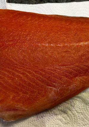 Una foto de Salmón ahumado casero (método fácil tipo “Mercadona”)