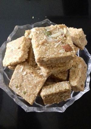 तिल मूंगफली की बर्फी (til mungfali ki barfi recipe in Hindi) रेसिपी मुख्य फोटो