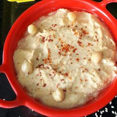 A picture of Hummus.