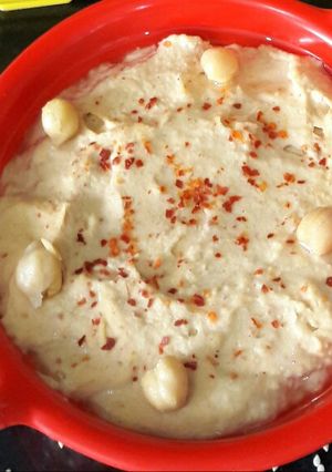 A picture of Hummus.